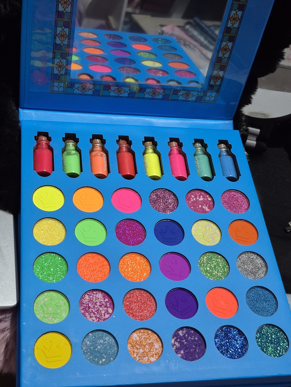 Neon Multicolor Eyeshadow Palette – Vibrant Blue Compact